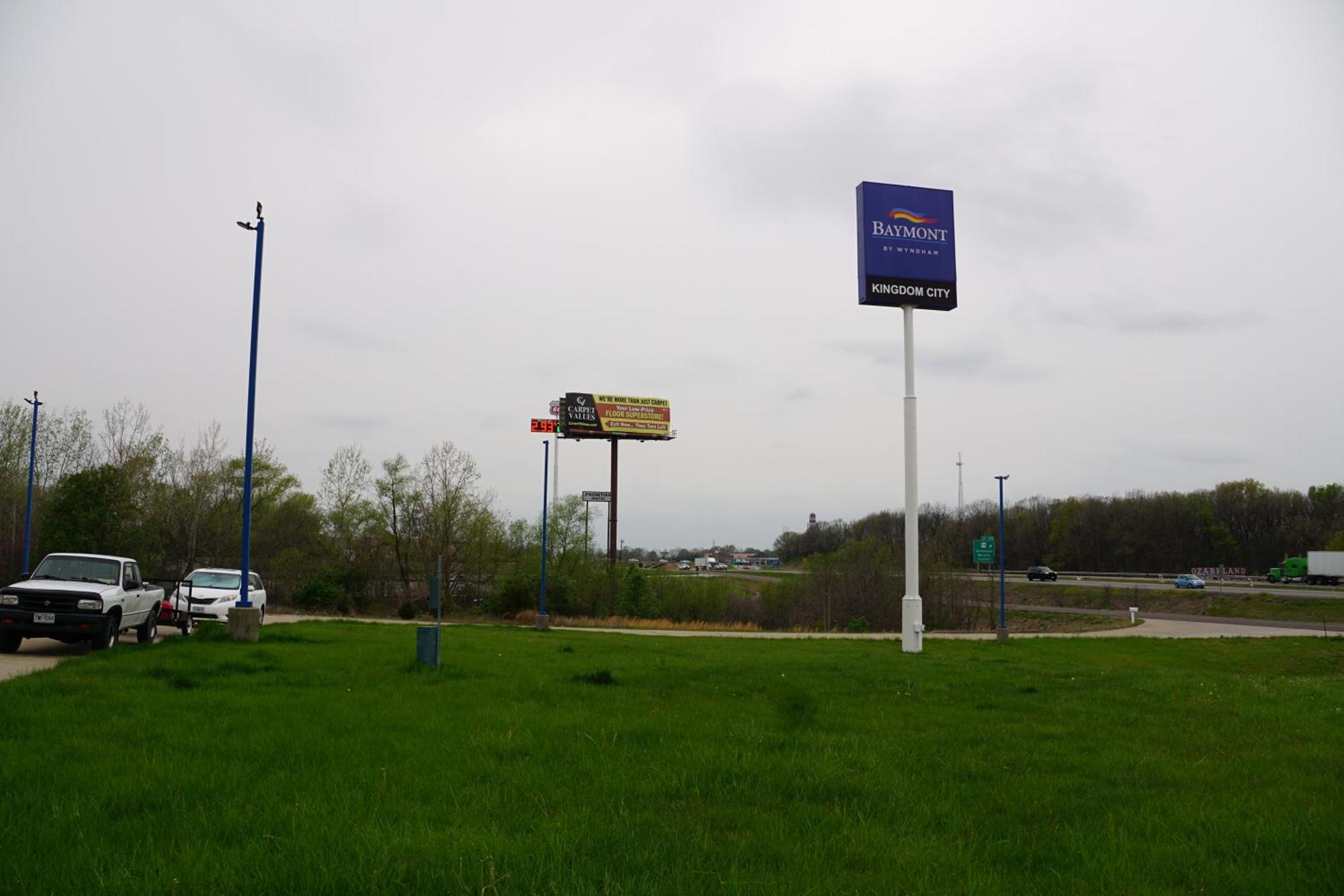 Baymont By Wyndham Kingdom City Kültér fotó