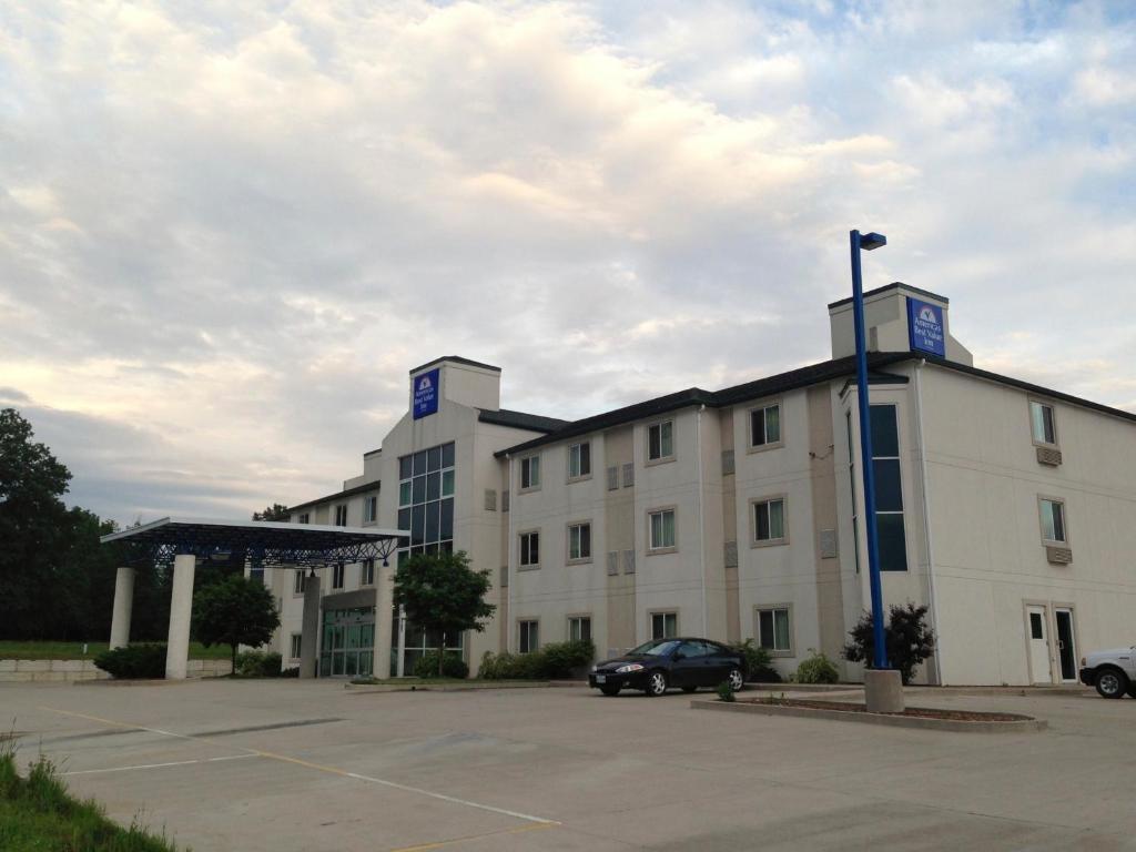 Baymont By Wyndham Kingdom City Kültér fotó